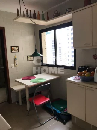 Imagem Lindo apartamento com piscina, andar alto, hall privativo, segurança e privacidade com portaria 24h...