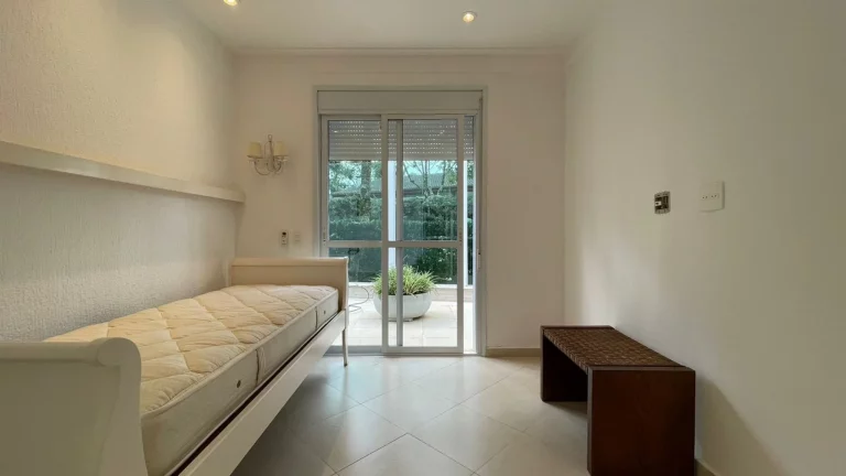 Imagem Casa de Luxo à Venda em Riviera de São Lourenço Módulo 30: 4 quartos, 1 suíte, 2 salas, 4 vagas, 220m² de área. Aproveite!
