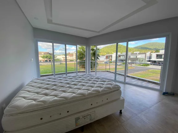 Imagem Casa mobiliada no Condomínio Caledônia com 4 dormitórios sendo 3 suítes e 4 vagas em Camboriú
