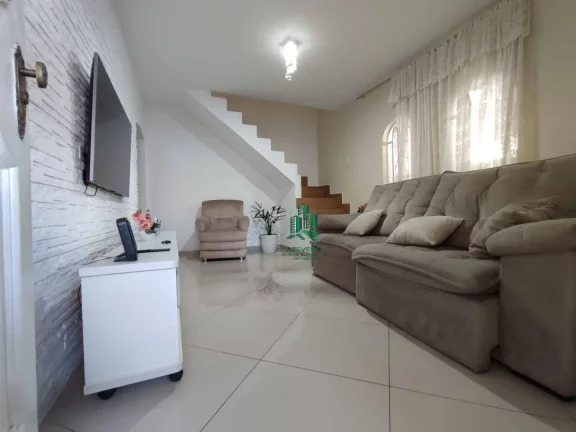 Imagem Lindo Sobrado de esquina com 170mt² - 3 dorm. /2 Banheiros e 3 Vagas