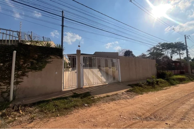 Imagem Chácara à venda em Atibaia - 700m² de terreno e 153m² de área construída