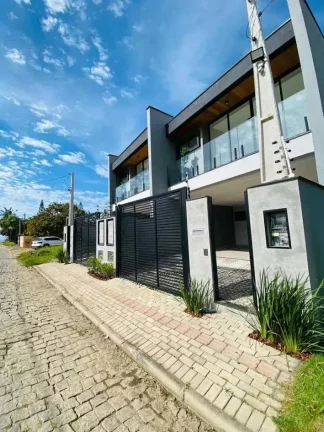 Imagem Casa de alto padrão com 3 suítes e 2 vagas de garagem em Piçarras