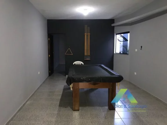 Imagem Santo André Sobrado 210M², 3 dormitórios 1 suíte, espaço gourmet, 8 vagas com ótima localização e valor !!!