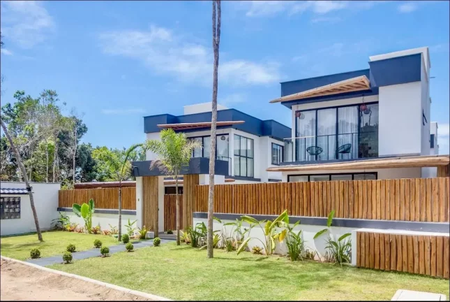LINDA RESIDÊNCIA DE ALTO PADRÃO Á VENDA DE PORTEIRA FECHADA EM CONDOMINIO EM ARRAIAL D'ÁJUDA - PORTO SEGURO - BAHIA