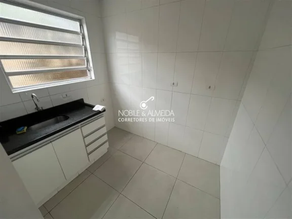 Imagem Garagem fechada, que pode ser utilizada para pequeno comércio.