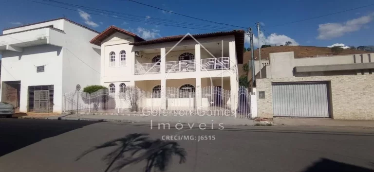 Imagem Casa à Venda - Com 2 pavimentos - Centro - Mantena - MG