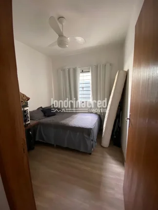 Imagem Ótima casa na Zona Oeste com 3 dormitórios, suíte, 2 vagas de garagem, 77m² construídos e terreno de 184m² em localização em crescimento.