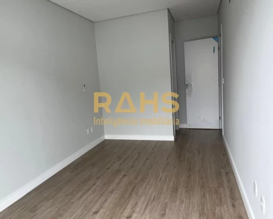 Imagem Lindo geminado de alto padrão no Condomínio Santos Dumont Este imóvel é para você, que busca um...