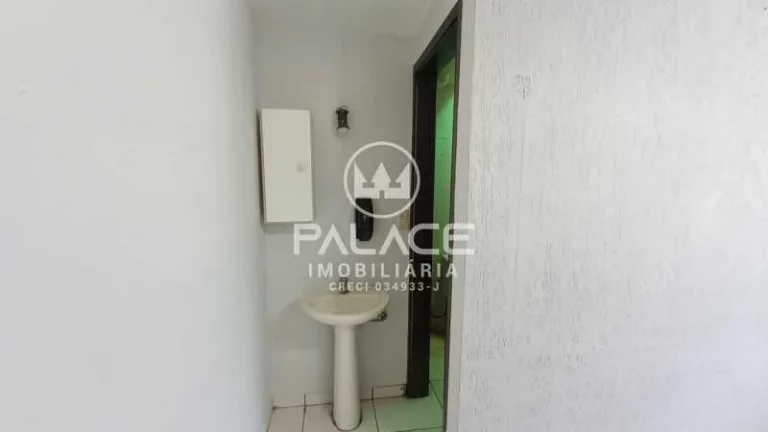 Imagem Excelente ponto comercial disponível para venda, com vão livre de 105m² e área construída total...