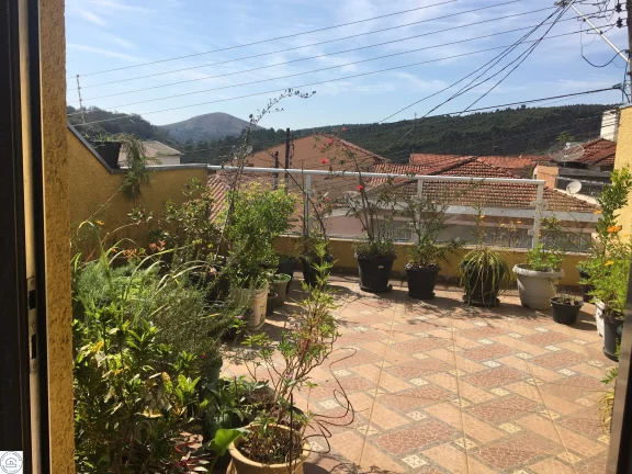 Imagem Excelente casa localizada no centro de Caieiras, imóvel pronto e comporta até 02 famílias com total conforto e segurança.