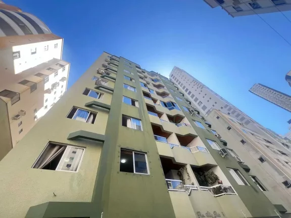Imagem Apartamento com 2 dormitórios sendo 1 suíte e 1 vaga de garagem– 450m da Praia em Balneário Camboriú