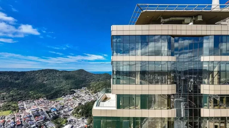 Imagem Cobertura Quadriplex com 8 suítes e 10 vagas de garagem na Barra Sul em Balneário Camboriú