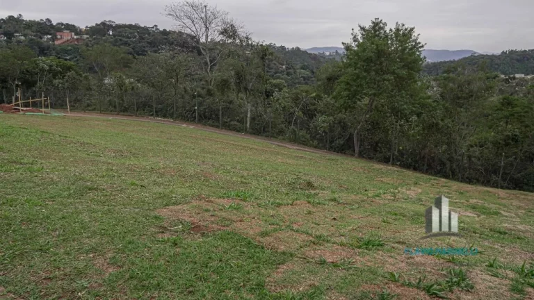 Gênesis I Terreno Declive de 456m² com Vista pra Mata