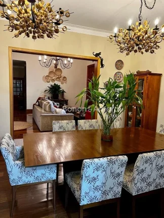 Imagem Casa térrea com 3 quartos (todos suítes, sendo a máster com closet), em terreno de 750 m² e 374 ...