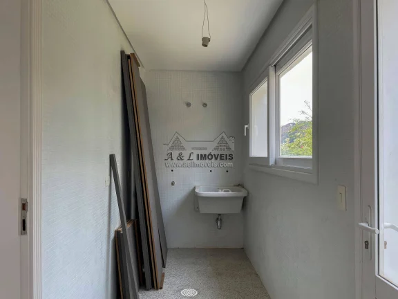 Imagem Casa à venda em Campos do Jordão – Com 04 amplas suítes em Condomínio