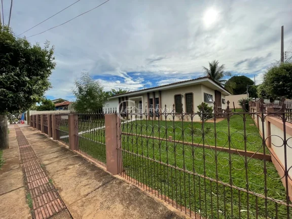 Imagem Impecável Casa à Venda na Orla Morena em Campo Grande-MS: 4 Quartos, 1 Suíte, 4 Salas, 2 Banheiros, 7 Vagas, 289,61 m²!