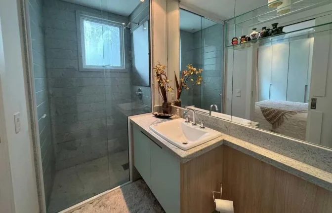 Imagem Apartamento mobiliado com 4 suítes e 4 vagas de garagem na Av. Atlântica em Balneário Camboriú
