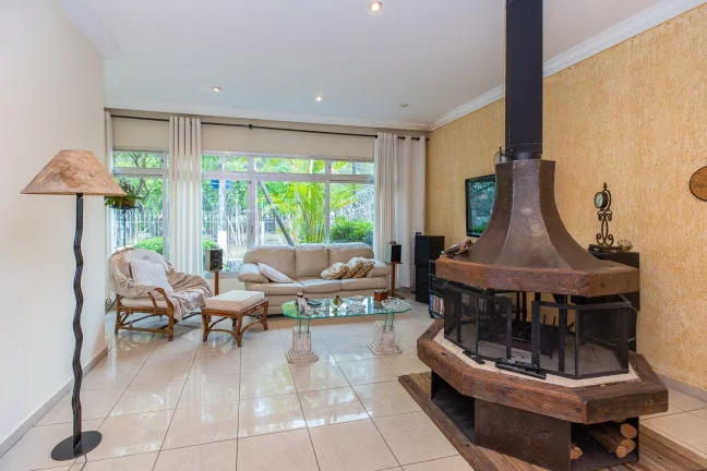 Imagem CASA TÉRREA JD SAÚDE 209,00 M 3 DORMITÓRIOS SENDO 2 SUÍTES SALA 3 AMBIENTES AMPLOS LAREIRA COZINHA ÁREA SERVIÇO CHURRASQUEIRA SALÃO FESTAS 4 VAGAS