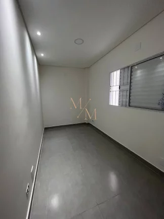 Imagem Casa tipo sobreposta baixa NOVA, 2 dormitórios, quintal, OPORTUNIDADE.