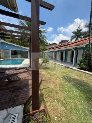 Imagem Residencial silencioso, natureza e próximo ao Templo Budista Zulai! São 4 quartos, 4 vagas