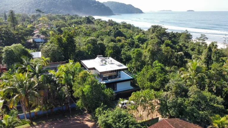 Imagem Casa em condominio de Alto Padrão em Frente Mar
