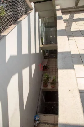 Imagem Casa para locação e/ou venda em Moema. 200m², 4 quartos, 4 banheiros e 3 pavimentos. na rua Maturi, 55.