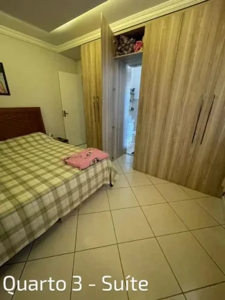 Imagem Vendo ou troco casa com 4 quartos, sendo uma suíte, escritório, varanda, cozinha integrada com sala de estar, piscina, churrasqueira e fogão a lenha.