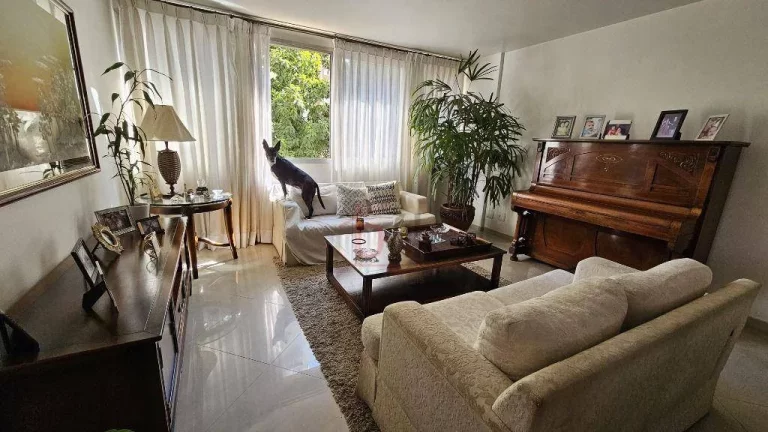 Imagem Apartamento com 131m² mobiliado à venda em Moema.