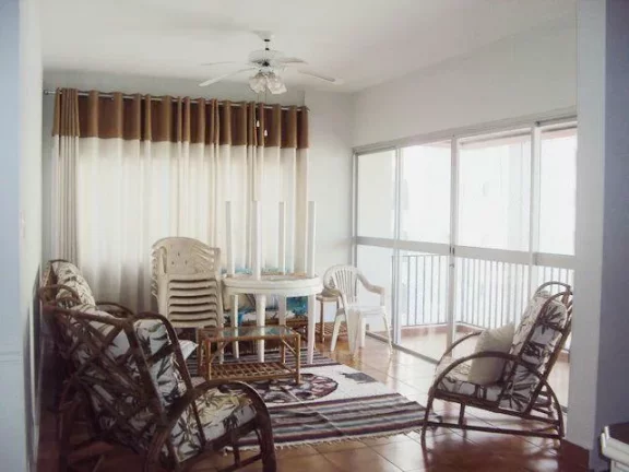 Imagem Praia de Astúrias, 30 m do Mar, Reformado, 2 garagens, 140 m² de área útil, 100 m da Praia de Pitangueiras, Linda Vista ao Mar.