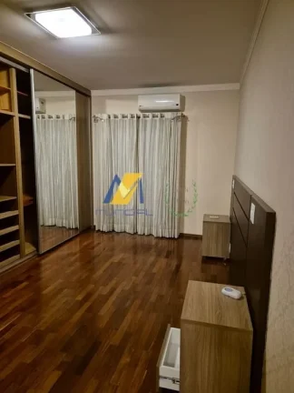 Imagem Sobrado à Venda com 300m², 3 dormitórios, 1 suíte, 2 salas e 7 vagas!!!