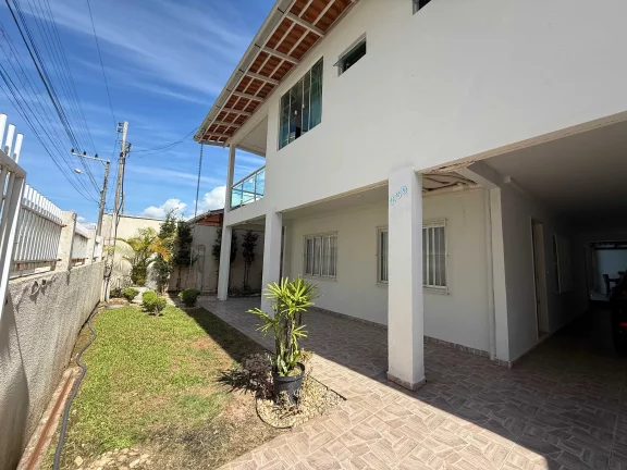Imagem Casa com 7 dormitórios sendo 3 suítes e 3 vagas de garagem, a 350 metros da Praia em Penha