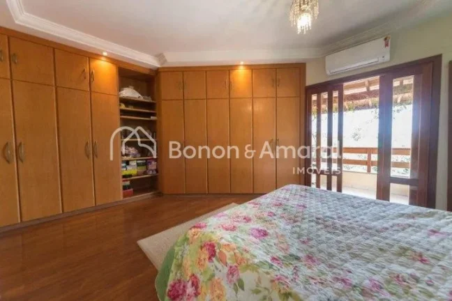 Imagem Localização privilegiada. Hall de entrada com escritório. Sala de estar, sala de jantar, lavabo, ...