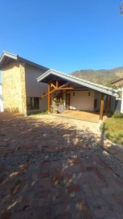 Imagem Casa de Alto Padrão Reformada com 3 Suítes no Condomínio Flamboyant Atibaia