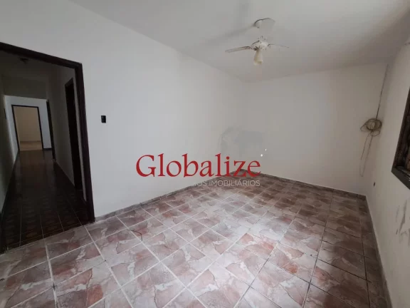 Imagem Casa à venda com 154m², 2 quartos, quintal, vaga para 3 carros por R$645.000,00 no Marapé em Santos