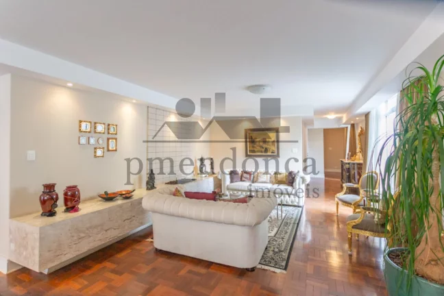 Imagem Apartamento à Venda em prédio charmoso de Higienópolis, 3 dormitórios (1 suíte) e 1 vaga.
