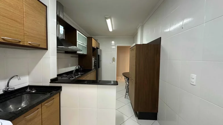 Imagem Apartamento com 3 dormitórios sendo 1 suíte e 1 vaga de garagem em Balneário Camboriú/Sc