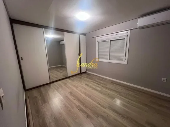 Imagem Casa de esquina, com dois dormitórios semi mobiliada