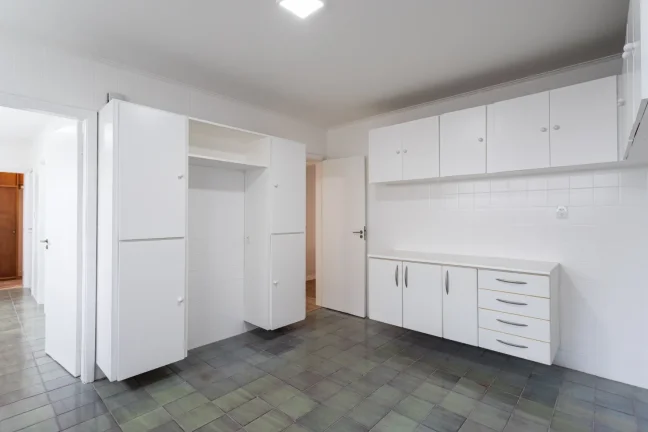 Imagem Apartamento 158M² Reformado, 3Q, 1 Suíte, 2 Banheiros, 2 Vagas, Salão de Festas, Playground, Brinquedoteca, Bicicletário, Área Verde.