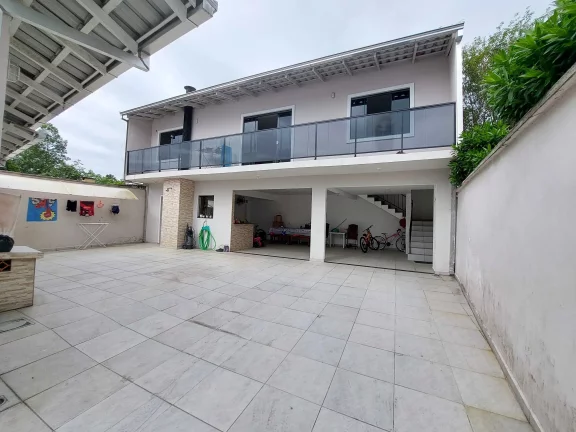 Imagem Casa com edícula independente, 5 dormitórios e garagem em terreno único em Pirabeiraba Joinville/SC