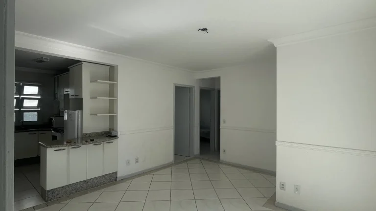 Imagem Apartamento Térreo à Venda com 3 Dormitórios em Canasvieiras – Florianópoli