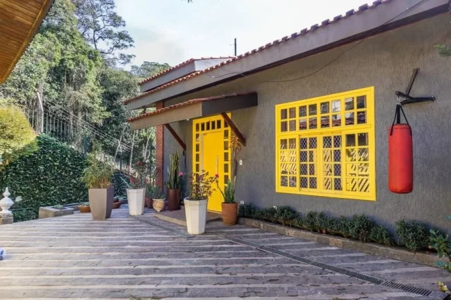 Imagem Incrível casa de alto padrão em um condomínio fechado com localização privilegiada na serra.