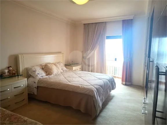 Imagem Apartamento à venda com 4 quartos, sendo 4 suítes, no condomínio Royal Gate, São Paulo - SP