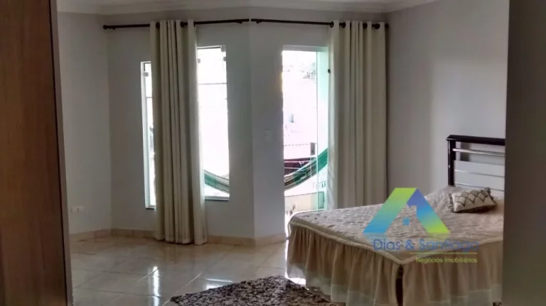 Imagem DIADEMA Sobrado recém reformada, 125M², edícula, 3 dormitórios, 4 vagas, ótima localização e valor