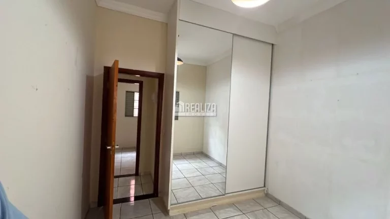 Imagem Casa padrão à venda no Jardim Nenê Gomes, Uberaba - 3 dormitórios, 1 suíte