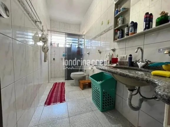 Imagem Amplo sobrado com 5 quartos, 2 suítes e área gourmet no Bairro Aeroporto – terreno 390 m² e 330 m² de construção
