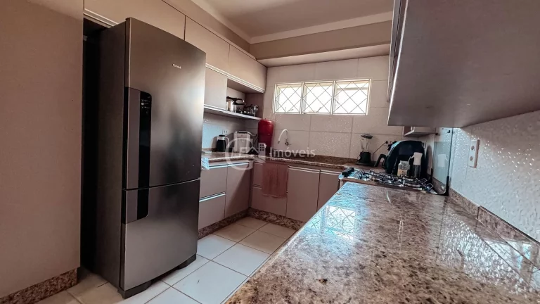 Imagem Imperdível: Casa à venda em Campo Grande-MS no Carandá Bosque II! 3 quartos, 2 suítes, 3 salas, 4 banheiros, 2 vagas, 180,41 m².