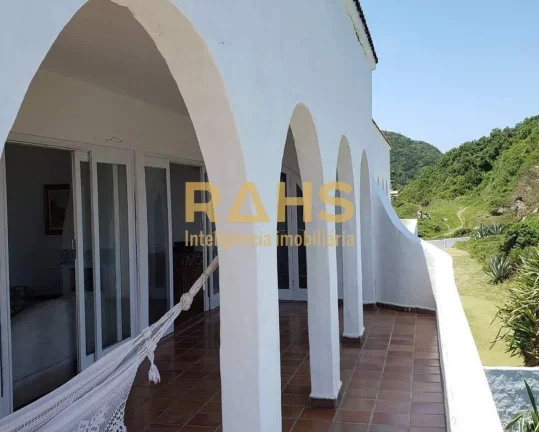 Imagem Linda casa estilo mediterrâneo no litoral de Santa Catarina. Situada na Praia Grande em São Franci...