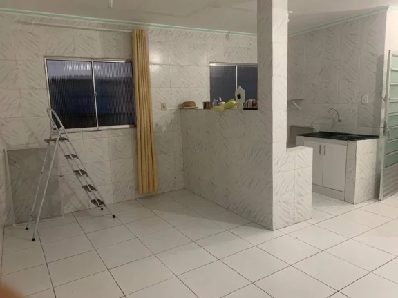 Imagem Casa à venda no Bairro Ponto Novo - Espaçosa 4/4 com suíte e 250 vagas de garagem!