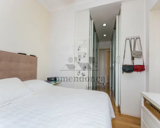Imagem Apartamento com piso frio, living para 02 ambientes, varanda, 03 dormitórios sendo 01 suíte, close...