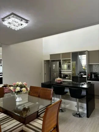 Imagem Casa em Condomínio de Luxo à Venda em Sorocaba-SP: 3 quartos, 3 suítes, 3 salas, 5 banheiros, 4 vagas e 220m² de área.